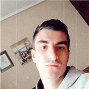 Soy un estudiante dispuesto a dar clases de refuerzo de idiomas como de Historia o geografía, tanto online como presencial